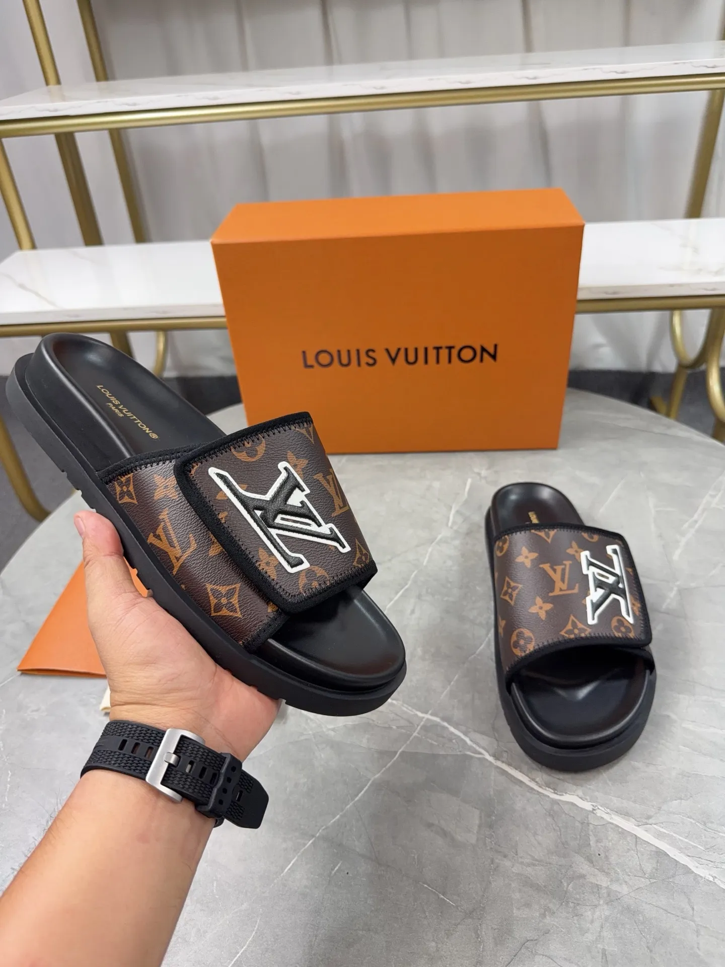 Men's Men's Shoes 💰380💰 🌈LV | Louis Vuitton ²⁰²³ 𝐬𝐬 🧡💚2025 Spring and Summer New Style Top Version‼ ️The original version is the same. The counter specializes in the latest straw slippers. Hard goods are new🆕 ❥Purchase level! Full of high-end feel! A popular model among bloggers at home and abroad, it’s retro and fashionable, and looks stunning on your feet! Mainly recommended models on the official website★ ━━━━━ ЅᏇєєt ━━━━━ ▪️Upper: original customized cowhide fabric ▪️Inner: cow lining ▪️Outsole: high-end rubber outsole ▪️Shoe size: 35-47 (46-47 customization is not returnable)
